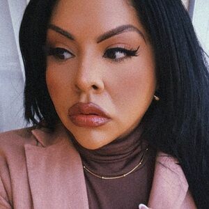 POSH SHOW LISTING ✨
Jewelry Shopping And Coffee ☕️ 💘☁️